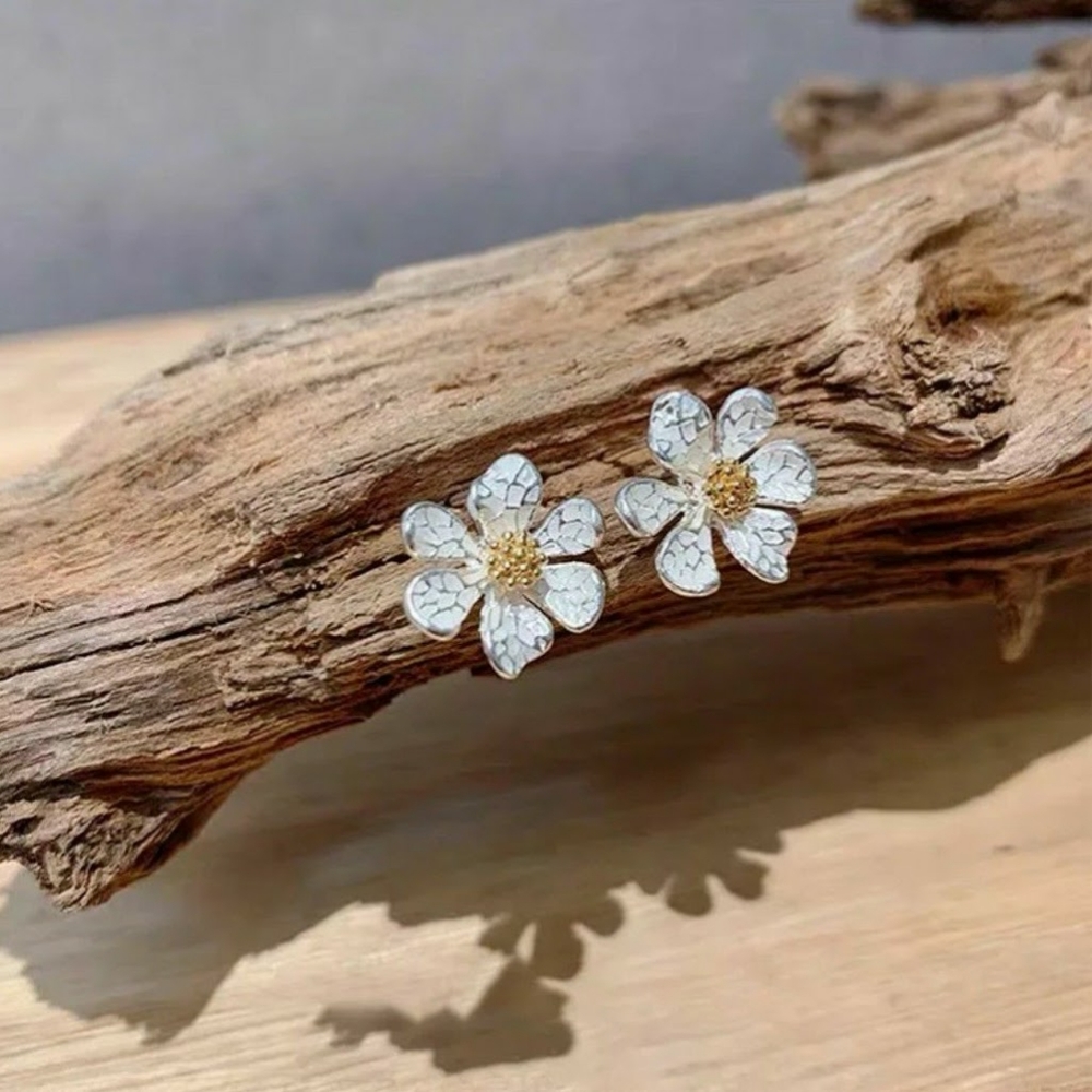Dainty .925 Sterling Silver Flower Stud Earrings 1.2 cm Round; NWOT